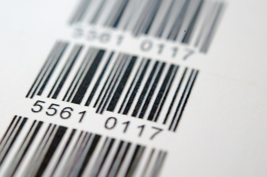 Codici a barre stampati su etichette adesive per prodotti e logistica